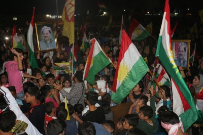 Kurd&ecirc;n &nbsp;Kurdistana S&ucirc;riy&ecirc; xwep&ecirc;şandan kirin &ucirc; daxwaz ji Serok Barzan&icirc; kirin ku &nbsp;xwe &nbsp;ji serokatiy&ecirc; d&ucirc;r nexe.