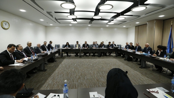 Şandeya r&ecirc;j&icirc;ma Sȗriy&ecirc;  di bin fişara Rȗsyay&ecirc; de tevl&icirc; danȗstandin&ecirc;n Cen&ecirc;v&ecirc; dibe