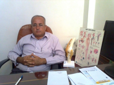 Gr&ucirc;p&ecirc;n &ccedil;ekdar doktorek&icirc; Efr&icirc;n&icirc; direv&icirc;nin