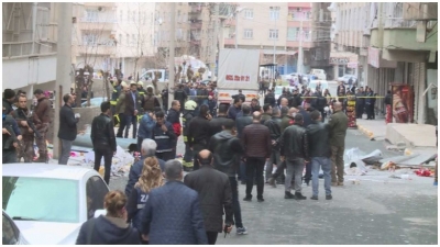 Di teq&icirc;na Diyarbekir&ecirc; de welatiyek b&ucirc; qurban&icirc; &ucirc; 4 kes j&icirc; bir&icirc;ndar b&ucirc;n